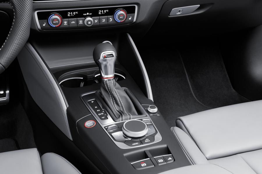 Детали интерьера Audi S3 Cabriolet (8V) 2016 года  (WW) (фото 20 из 37)